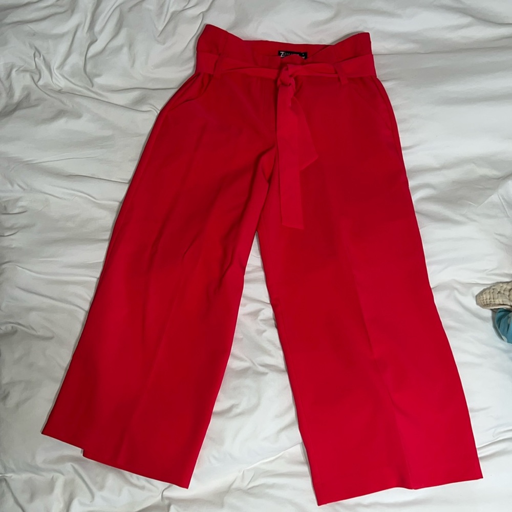 New York and Company Toe Front Cropped Pant